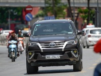 Toyota Fortuner bán ra từ tháng 8, liệu có trở lại ngôi vương?